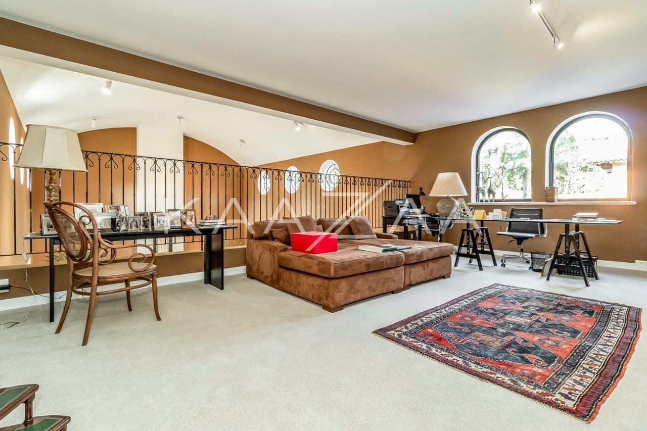 Casa deliciosa com lindo jardim e 4 suítes. Reformada, no Jardim Guedala. - Foto 28