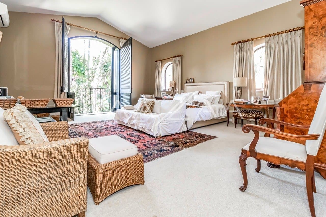 Casa deliciosa com lindo jardim e 4 suítes. Reformada, no Jardim Guedala. - Foto 32