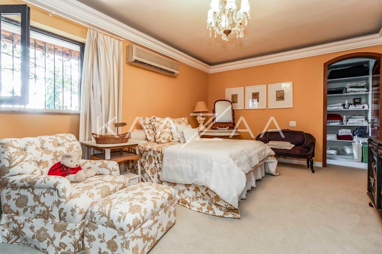 Casa deliciosa com lindo jardim e 4 suítes. Reformada, no Jardim Guedala. - Foto 33