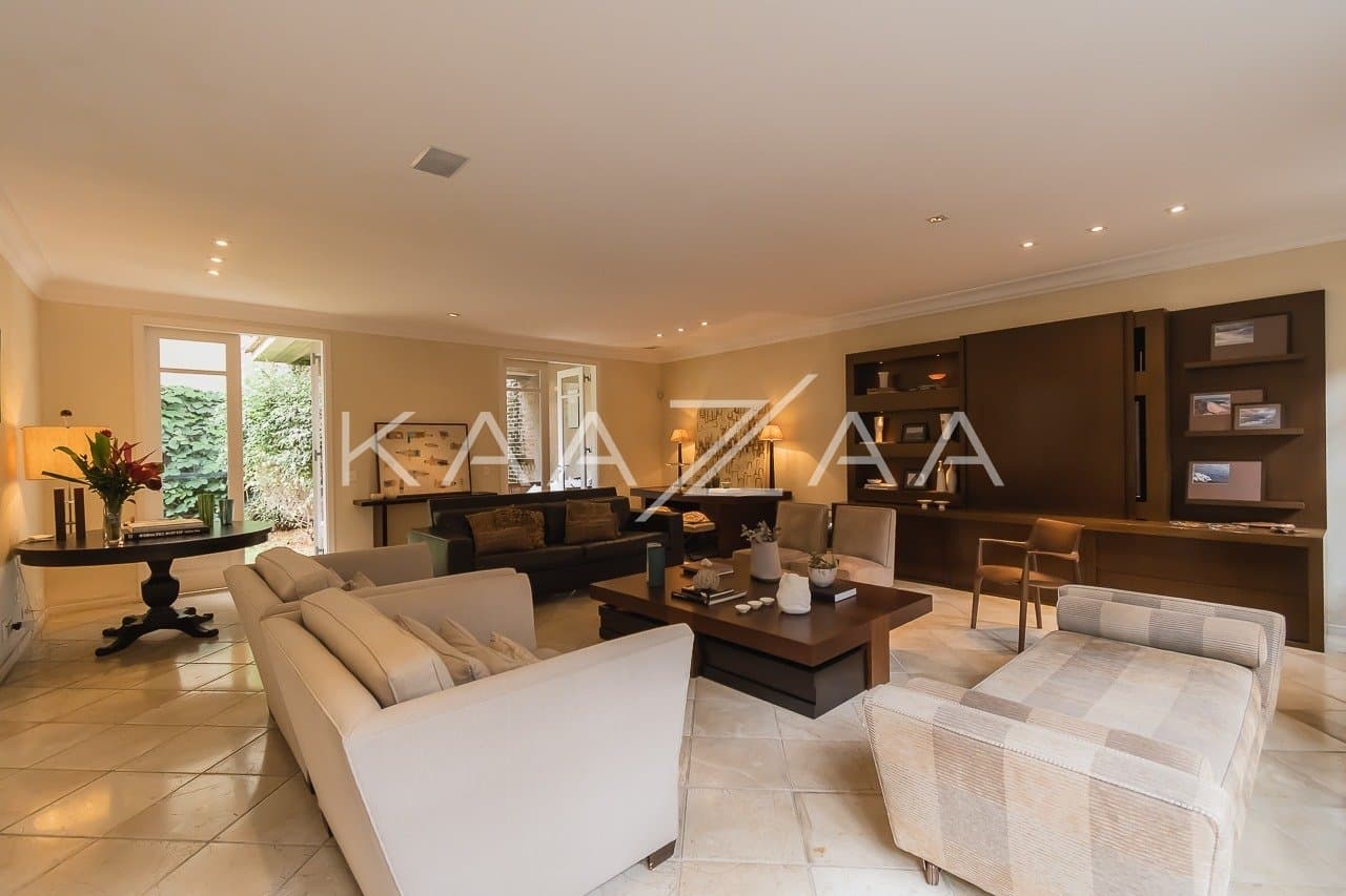 Casa muito ampla e ensolarada, em condominio de rua fechada com muita segurança na Cidade Jardim. - Foto 1