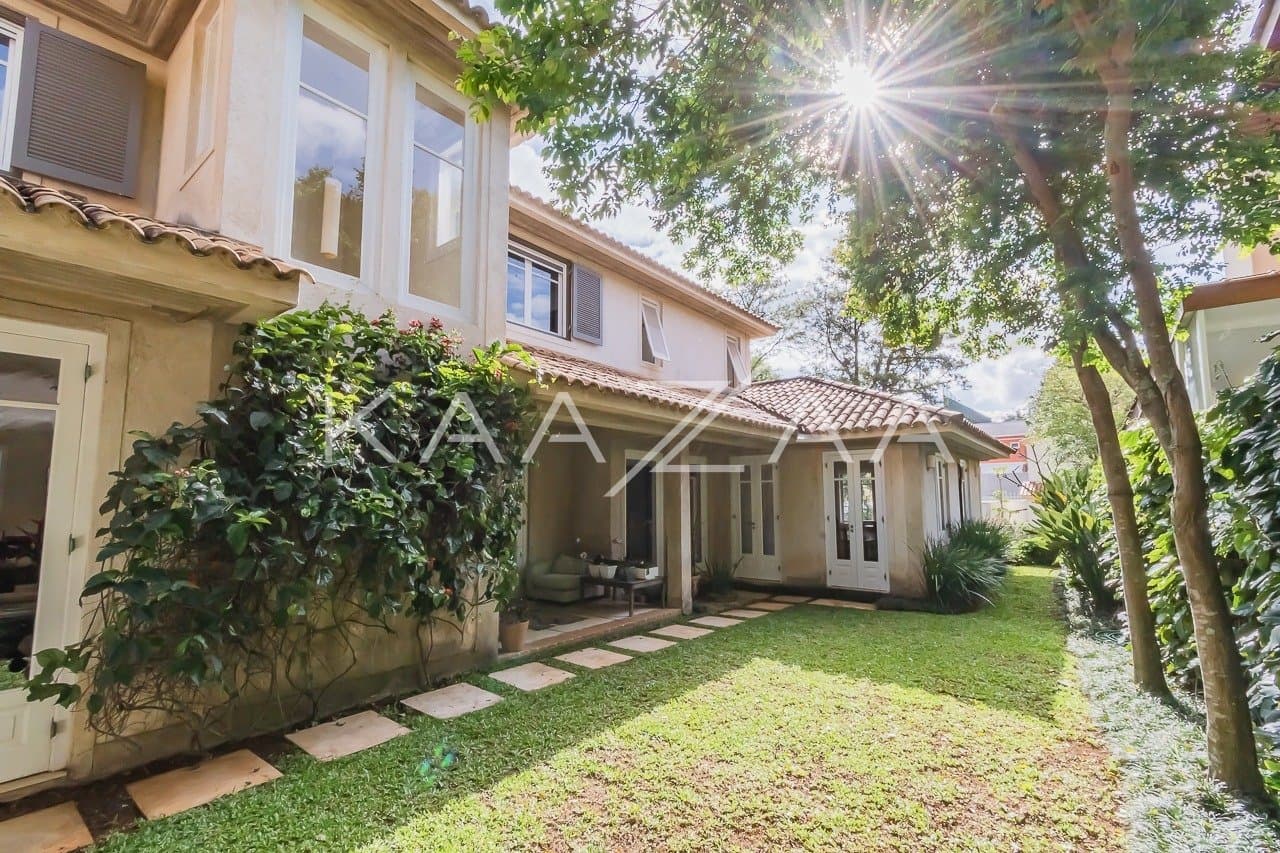 Casa muito ampla e ensolarada, em condominio de rua fechada com muita segurança na Cidade Jardim. - Foto 7