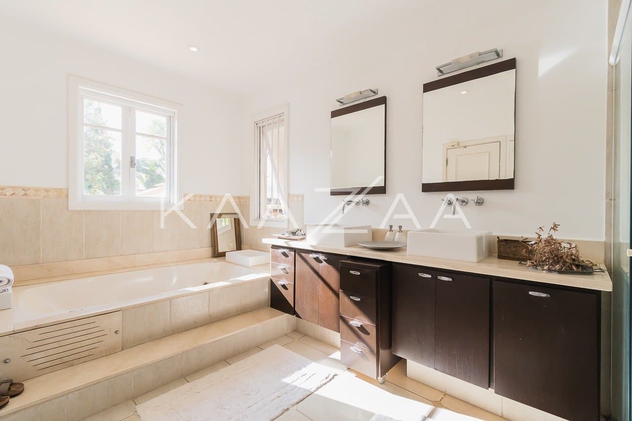 Casa muito ampla e ensolarada, em condominio de rua fechada com muita segurança na Cidade Jardim. - Foto 19