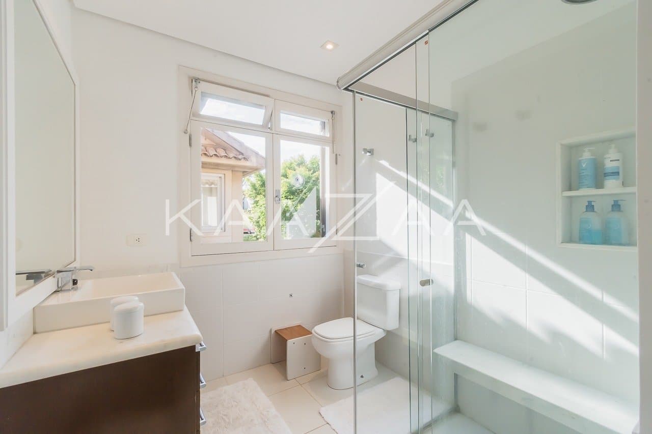 Casa muito ampla e ensolarada, em condominio de rua fechada com muita segurança na Cidade Jardim. - Foto 23