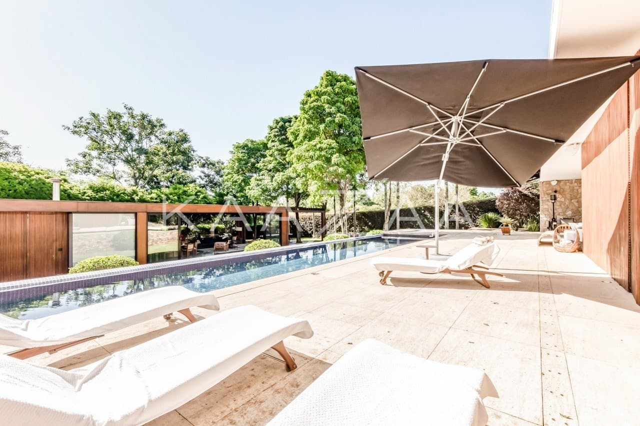 Casa térrea muito arejada, simplesmente impecável. Mobiliada com design, na Fazenda Boa Vista. - Foto 4