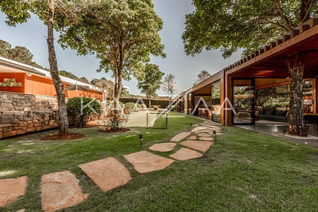 Casa térrea muito arejada, simplesmente impecável. Mobiliada com design, na Fazenda Boa Vista. - Foto 7