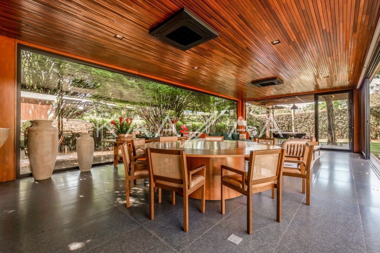 Casa térrea muito arejada, simplesmente impecável. Mobiliada com design, na Fazenda Boa Vista. - Foto 11