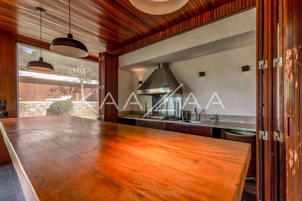 Casa térrea muito arejada, simplesmente impecável. Mobiliada com design, na Fazenda Boa Vista. - Foto 12