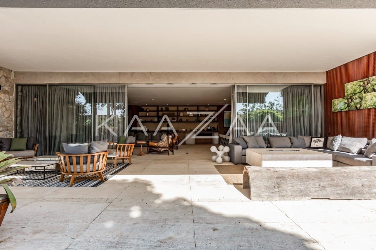 Casa térrea muito arejada, simplesmente impecável. Mobiliada com design, na Fazenda Boa Vista. - Foto 14