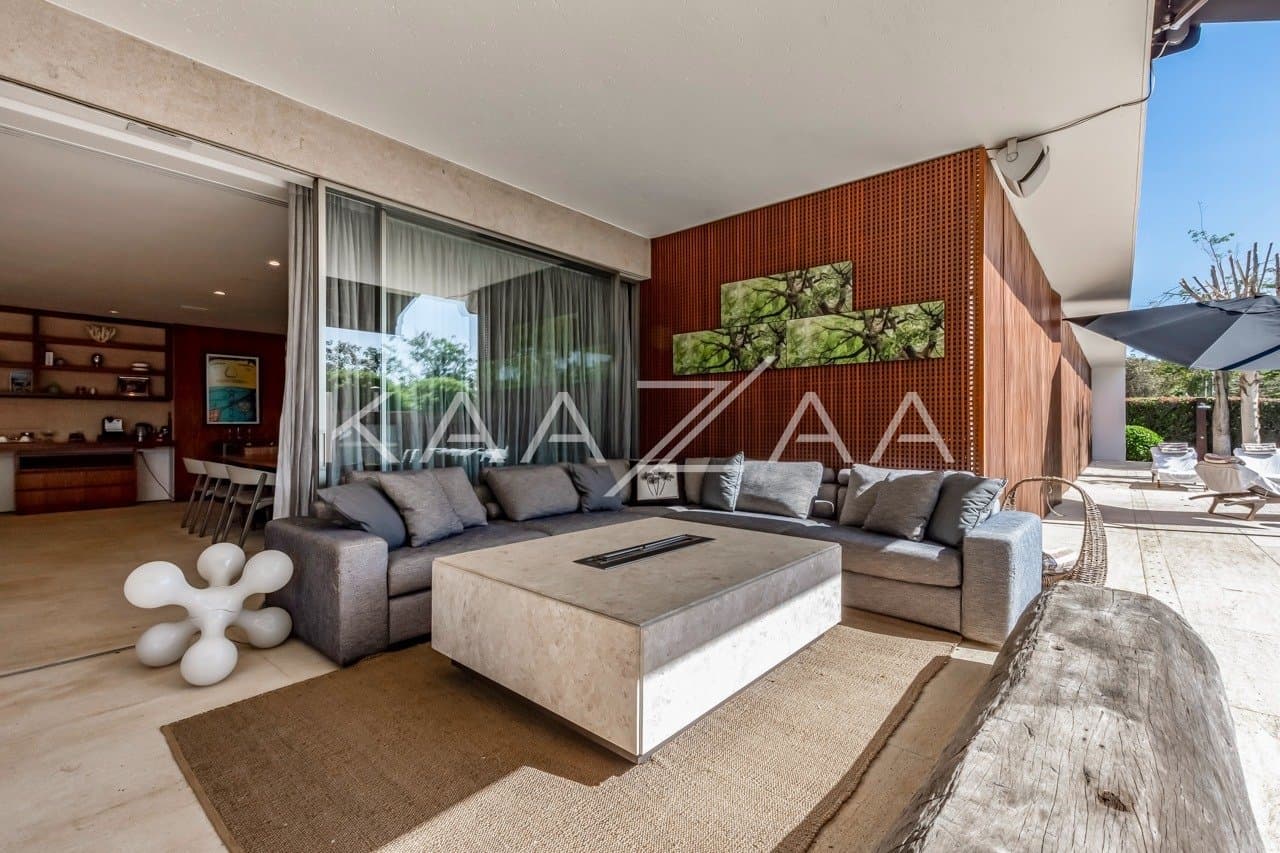 Casa térrea muito arejada, simplesmente impecável. Mobiliada com design, na Fazenda Boa Vista. - Foto 16