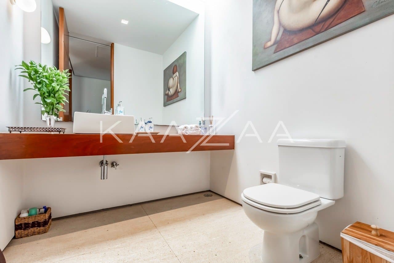 Casa térrea muito arejada, simplesmente impecável. Mobiliada com design, na Fazenda Boa Vista. - Foto 25