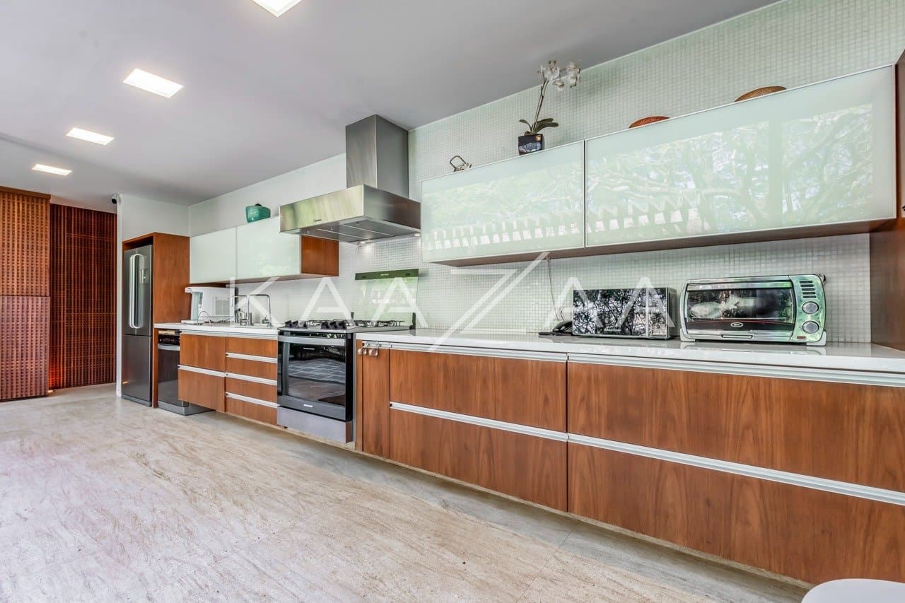 Casa térrea muito arejada, simplesmente impecável. Mobiliada com design, na Fazenda Boa Vista. - Foto 26