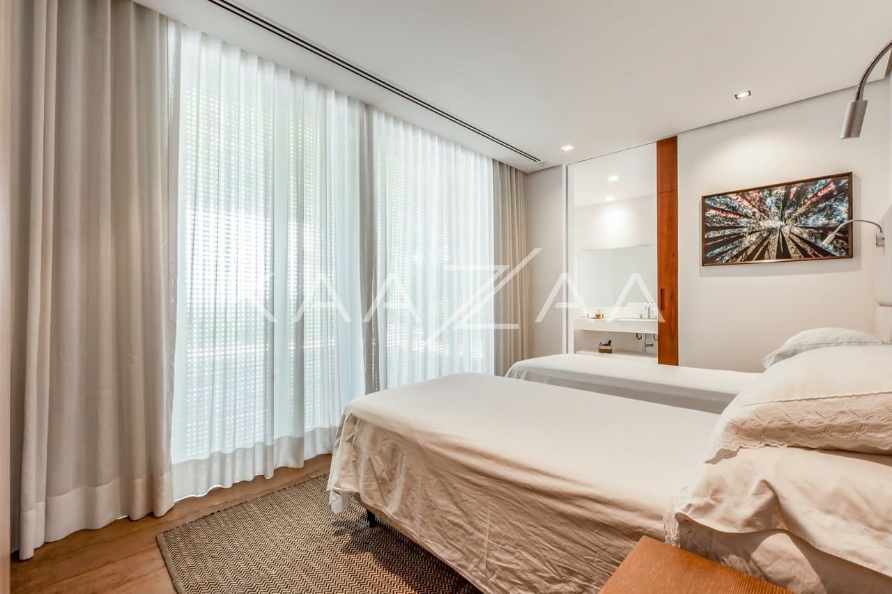 Casa térrea muito arejada, simplesmente impecável. Mobiliada com design, na Fazenda Boa Vista. - Foto 30