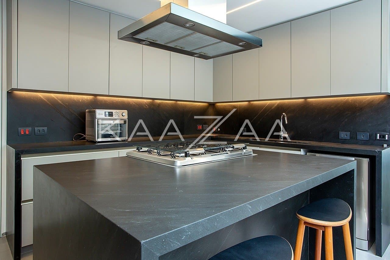 Contemporânea e toda mobiliada: casa com ambientes livres e jardim magnífico em rua fechada em Alto de Pinheiros. - Foto 18