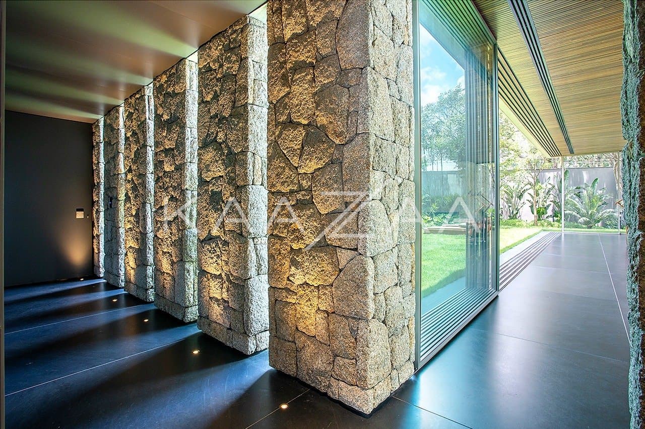 Contemporânea e toda mobiliada: casa com ambientes livres e jardim magnífico em rua fechada em Alto de Pinheiros. - Foto 19