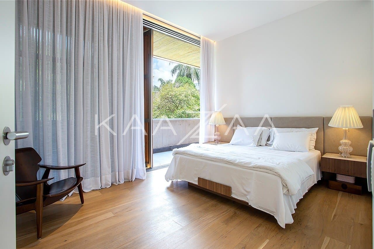 Contemporânea e toda mobiliada: casa com ambientes livres e jardim magnífico em rua fechada em Alto de Pinheiros. - Foto 23