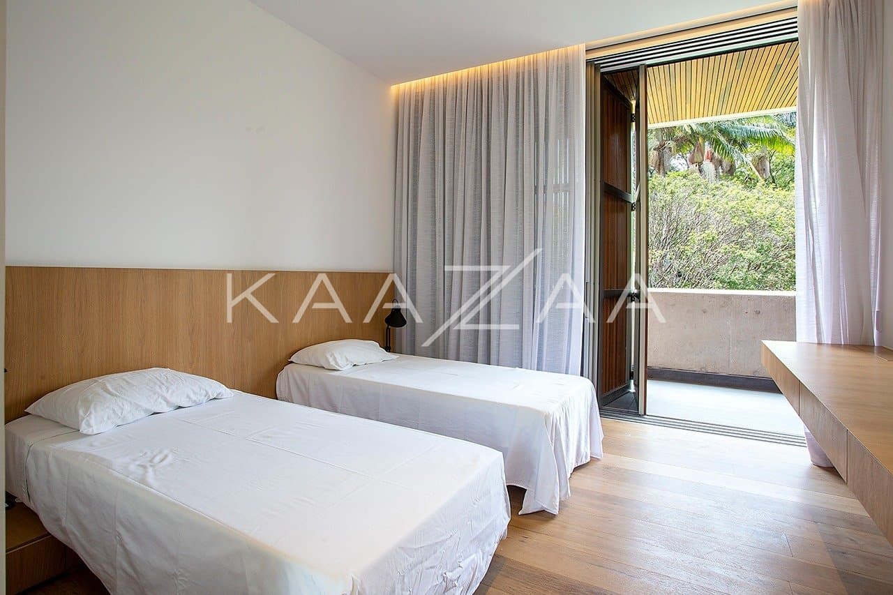 Contemporânea e toda mobiliada: casa com ambientes livres e jardim magnífico em rua fechada em Alto de Pinheiros. - Foto 26