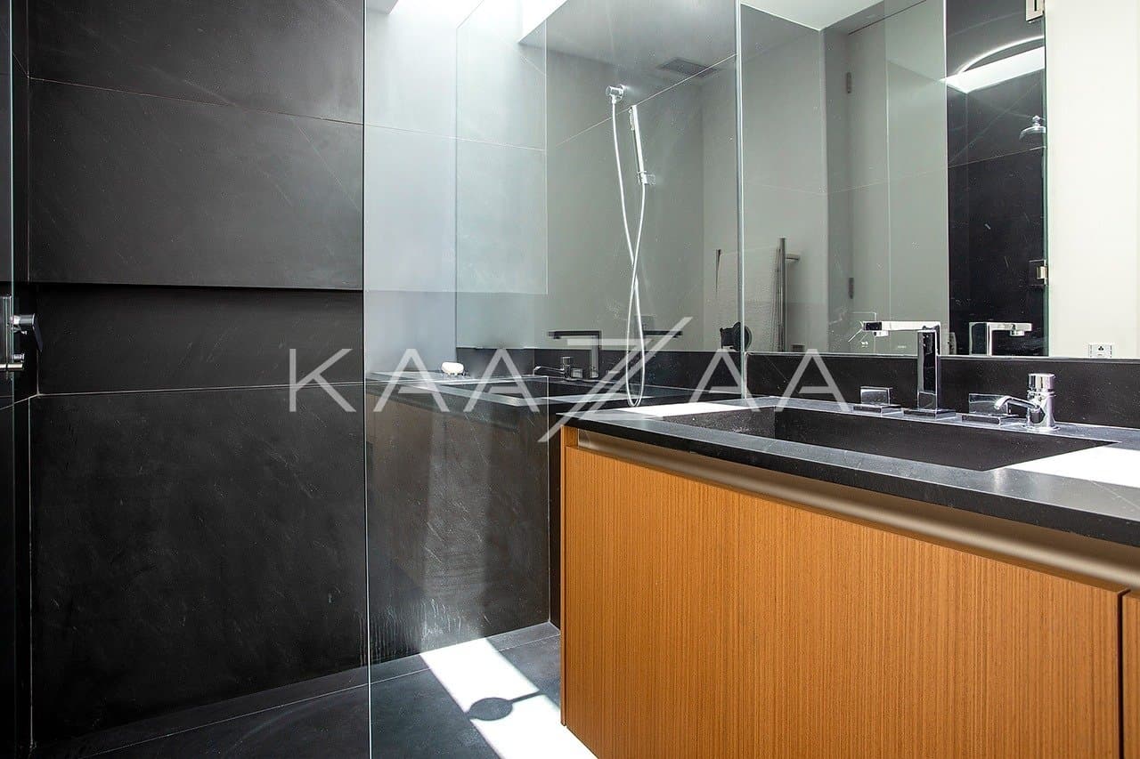 Contemporânea e toda mobiliada: casa com ambientes livres e jardim magnífico em rua fechada em Alto de Pinheiros. - Foto 27