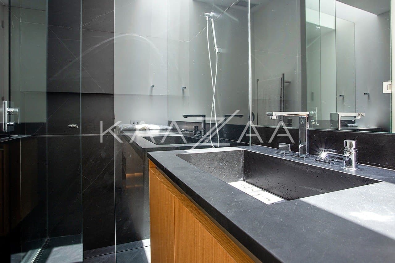 Contemporânea e toda mobiliada: casa com ambientes livres e jardim magnífico em rua fechada em Alto de Pinheiros. - Foto 29