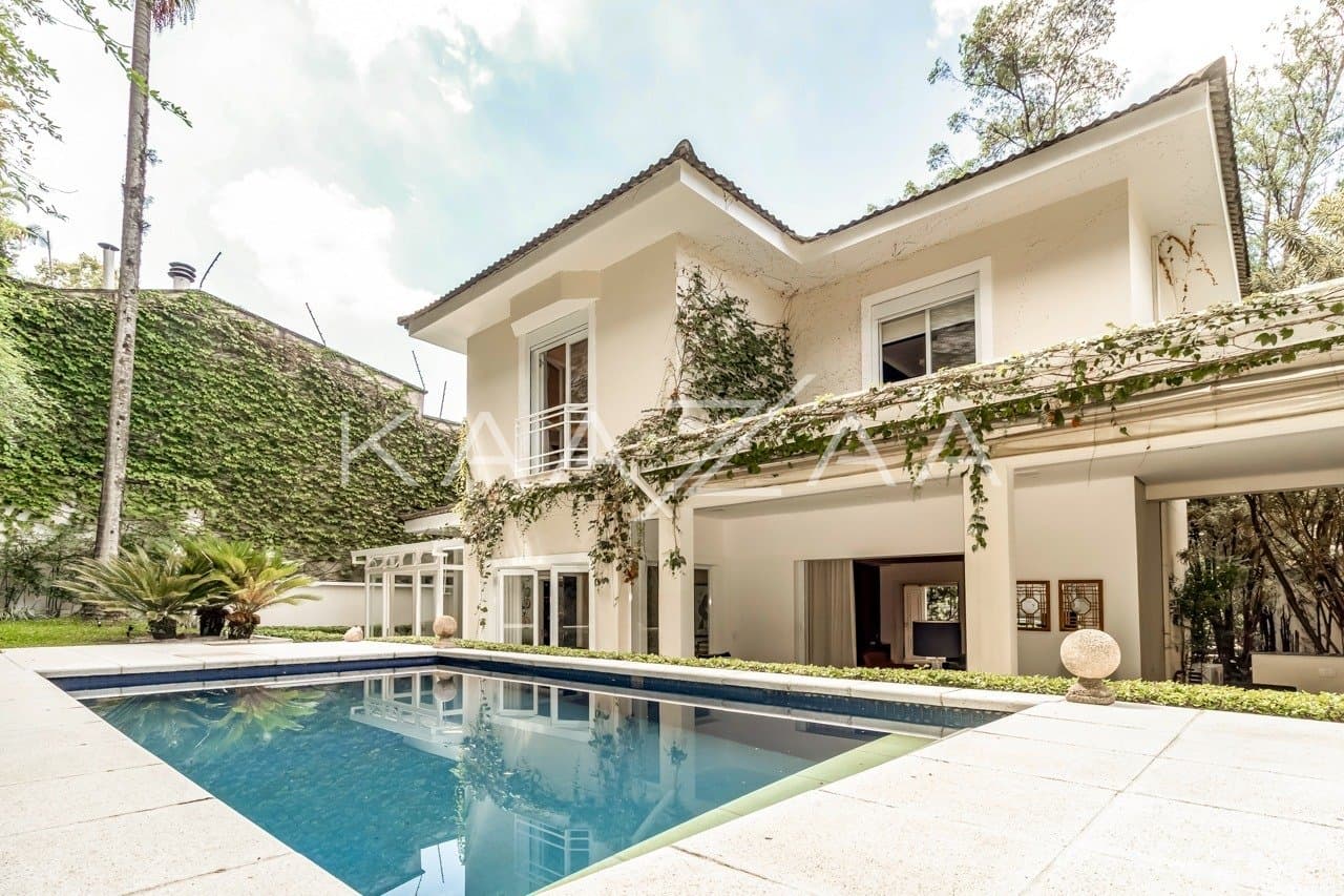 Diversos ambientes agradáveis para uma vida sossegada, nesta casa de condomínio no Jardim Guedala. - Foto 2