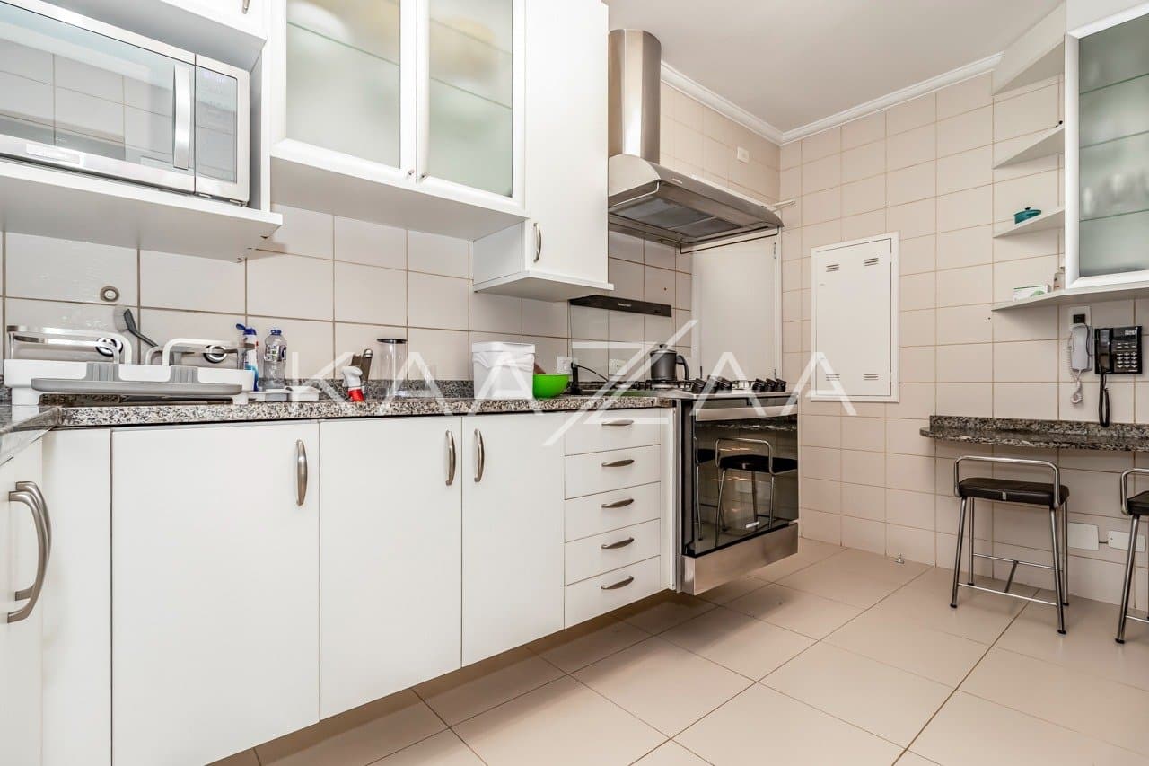 Diversos ambientes agradáveis para uma vida sossegada, nesta casa de condomínio no Jardim Guedala. - Foto 16