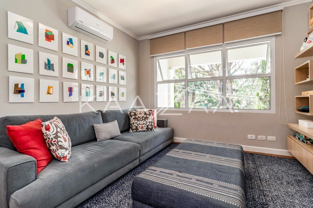 Diversos ambientes agradáveis para uma vida sossegada, nesta casa de condomínio no Jardim Guedala. - Foto 17