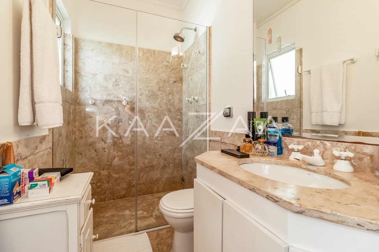 Diversos ambientes agradáveis para uma vida sossegada, nesta casa de condomínio no Jardim Guedala. - Foto 24