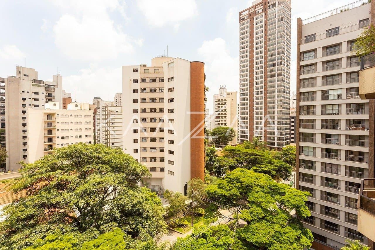 Belíssimo apartamento com pé-direito duplo em região super tranquila de Moema. - Foto 3