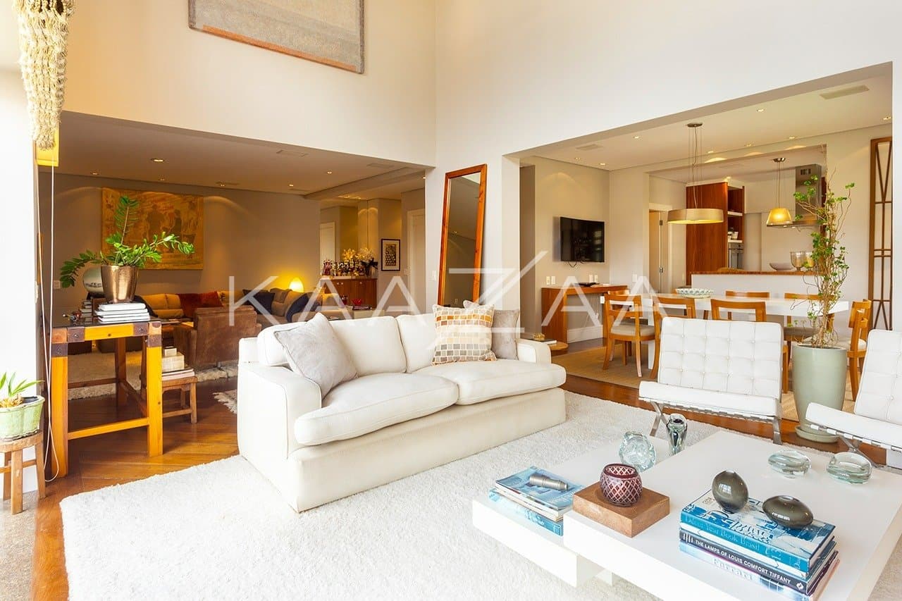 Belíssimo apartamento com pé-direito duplo em região super tranquila de Moema. - Foto 4