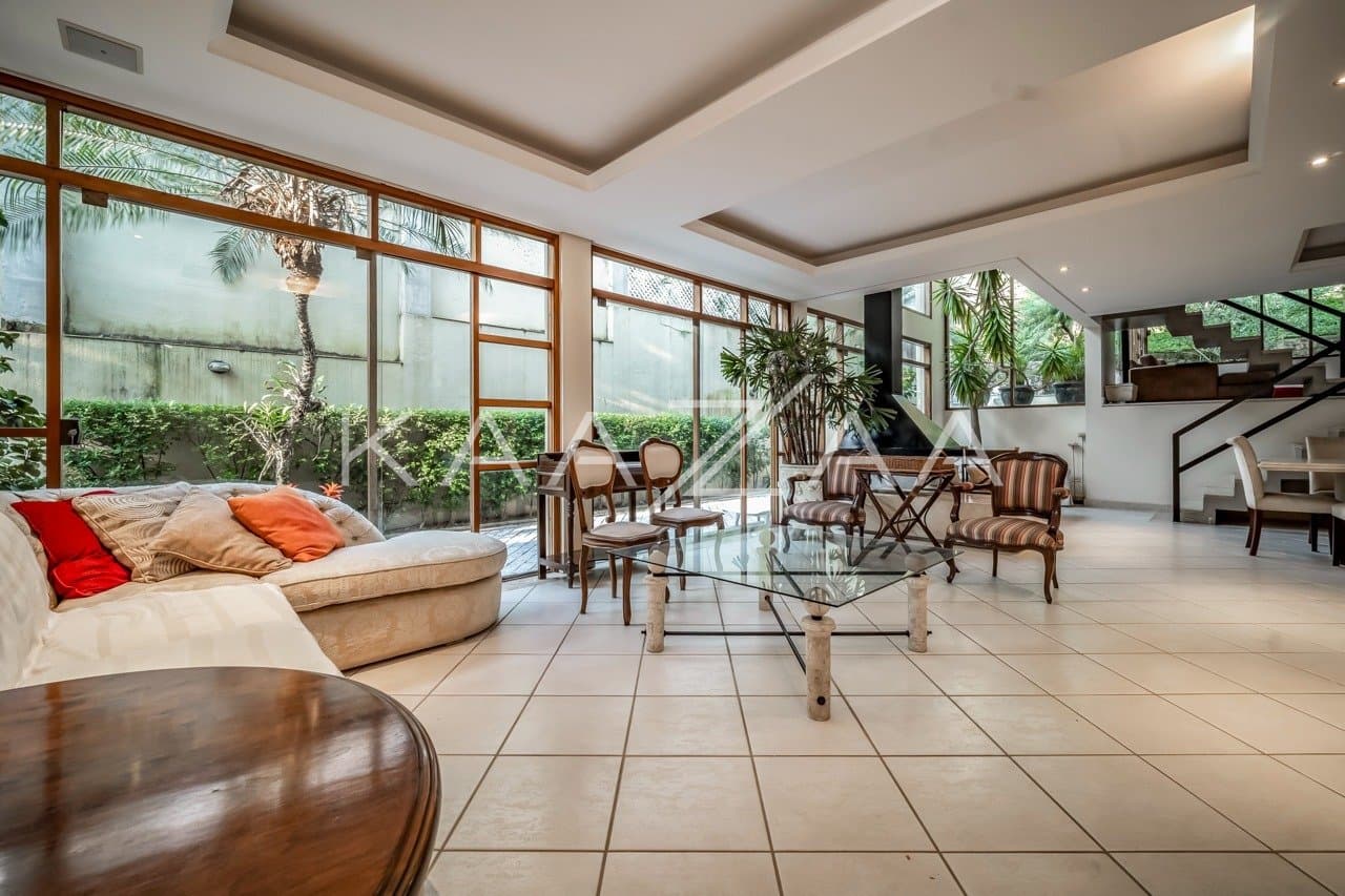 Casa muito ampla e ensolarada, em condominio de rua fechada com muita segurança na Cidade Jardim. - Foto 1