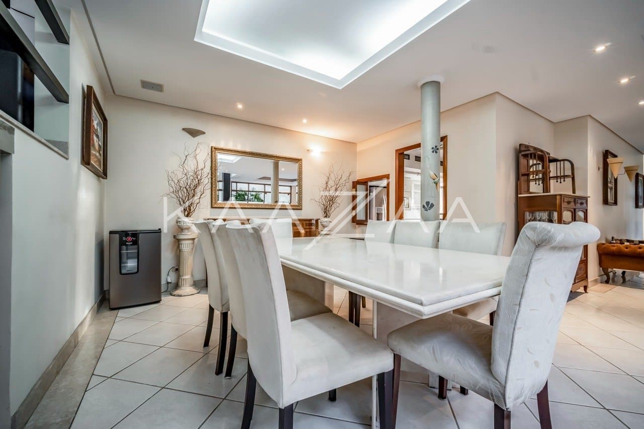 Casa muito ampla e ensolarada, em condominio de rua fechada com muita segurança na Cidade Jardim. - Foto 6