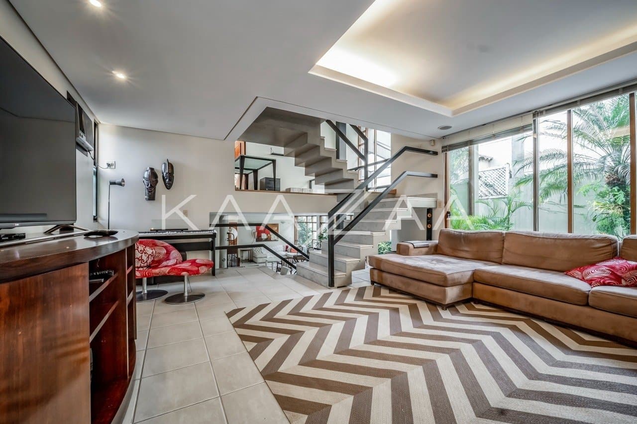 Casa muito ampla e ensolarada, em condominio de rua fechada com muita segurança na Cidade Jardim. - Foto 7