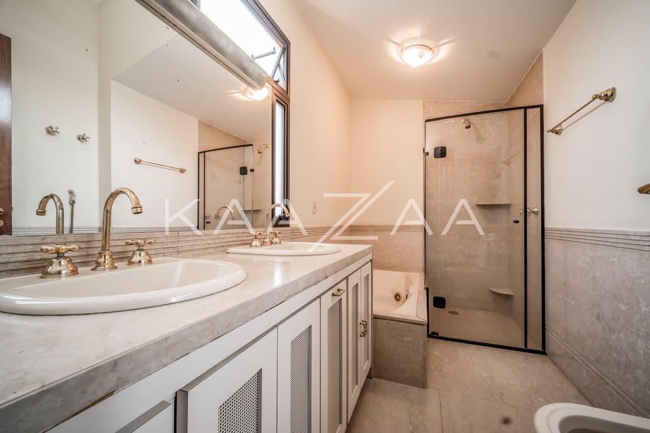 Casa muito ampla e ensolarada, em condominio de rua fechada com muita segurança na Cidade Jardim. - Foto 12