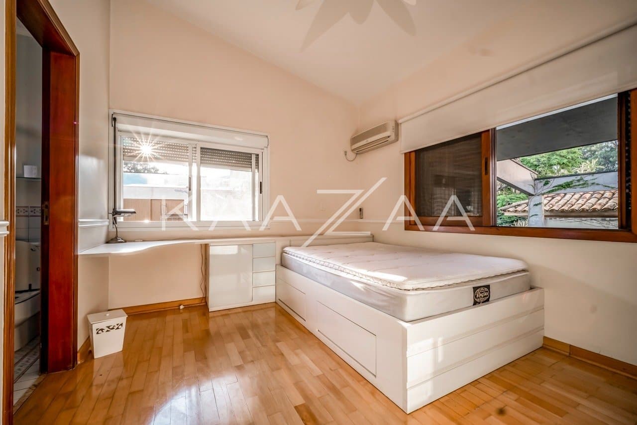 Casa muito ampla e ensolarada, em condominio de rua fechada com muita segurança na Cidade Jardim. - Foto 13