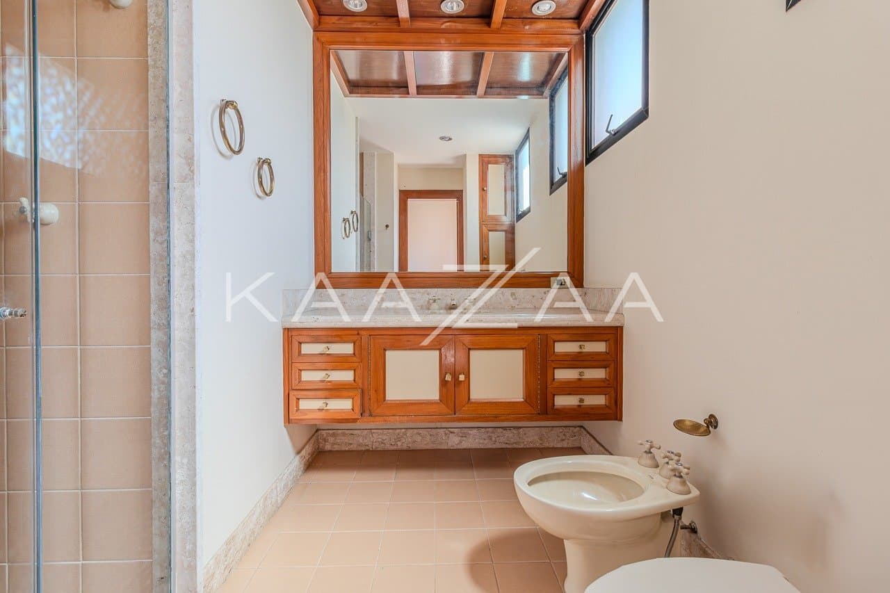 Estilo de vida confortável com lazer no prédio e tudo ao seu favor neste apartamento em Moema. - Foto 18