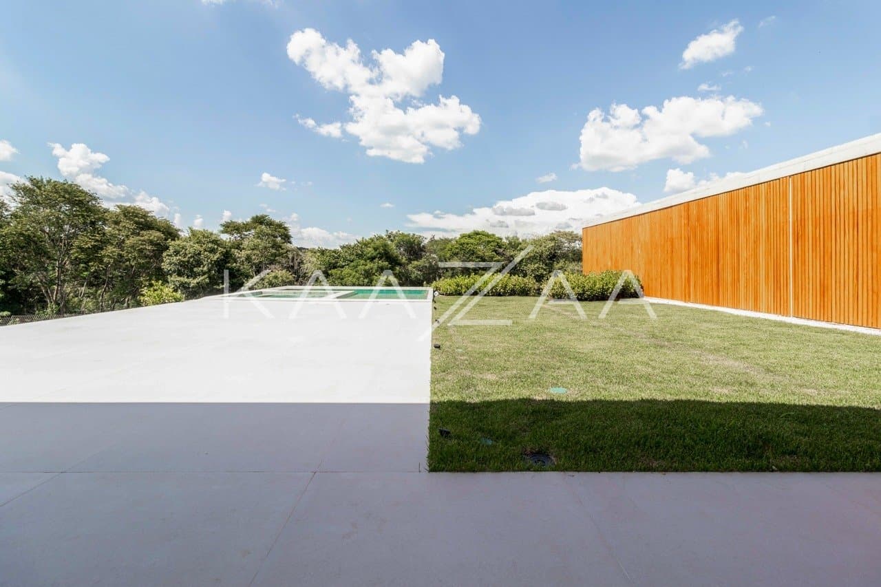 Casa em elegante diálogo com a natureza na Baroneza - Foto 4