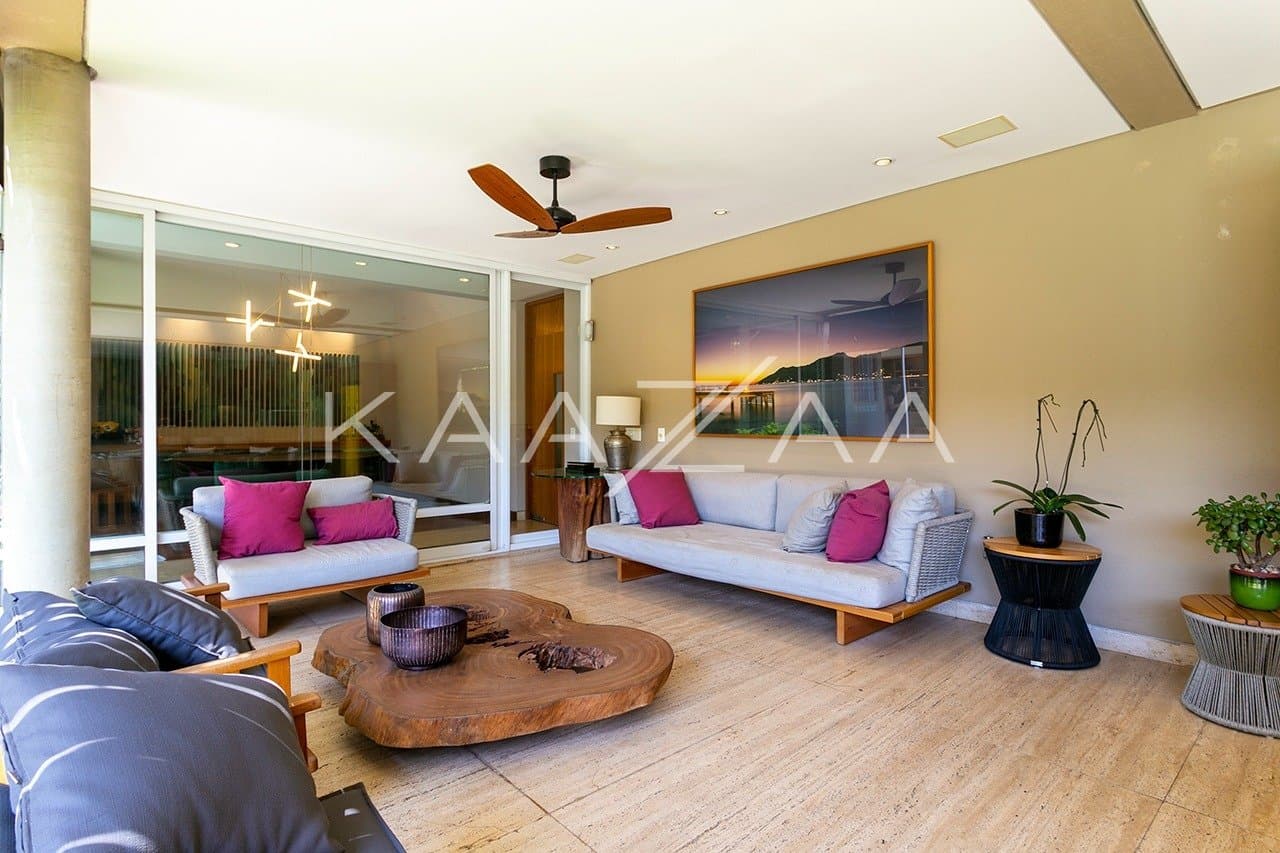 Casa com clima incrível, ótimo espaço de lazer e jardim ensolarado, no bairro Boaçava. - Foto 5