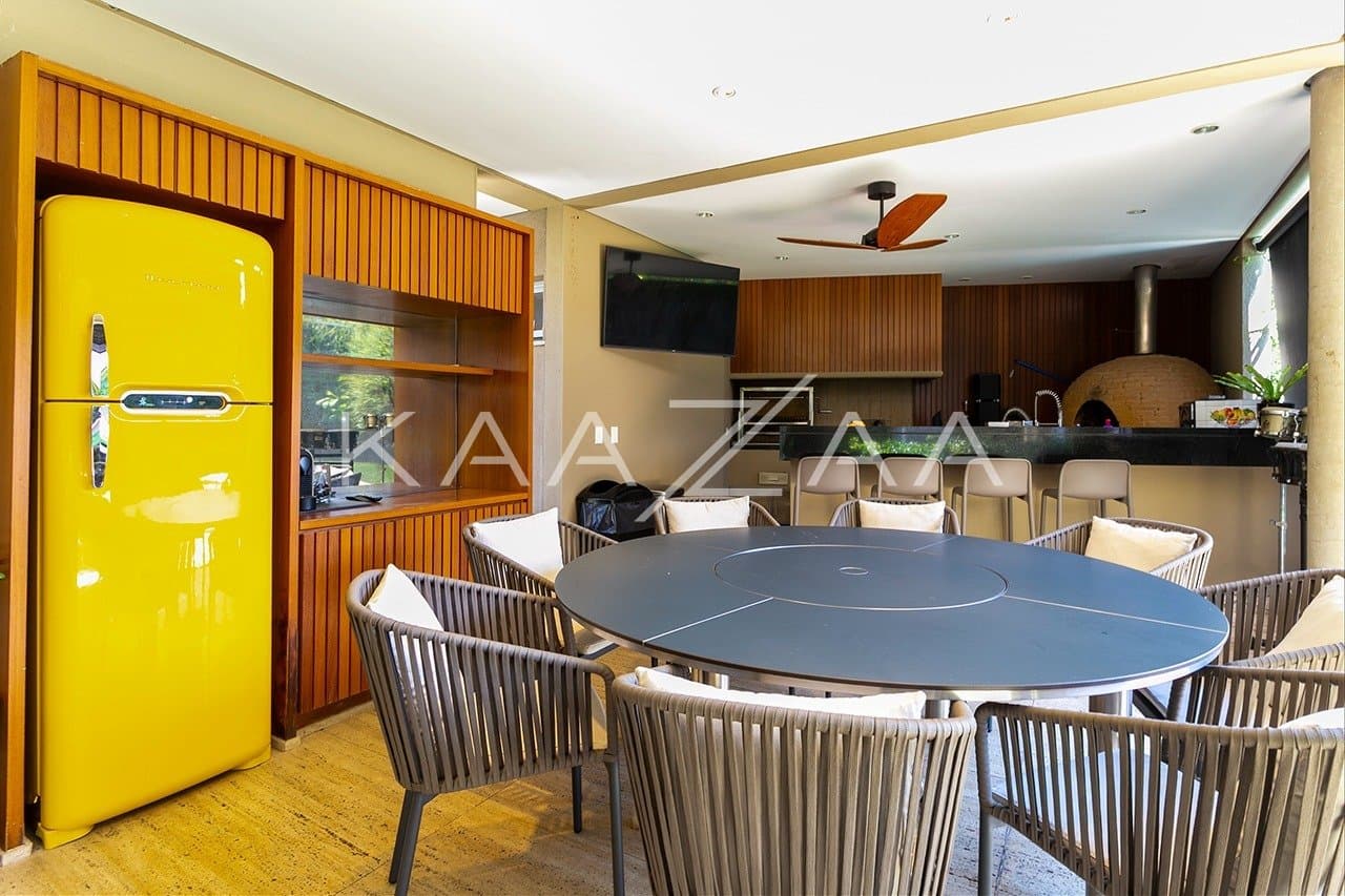 Casa com clima incrível, ótimo espaço de lazer e jardim ensolarado, no bairro Boaçava. - Foto 7