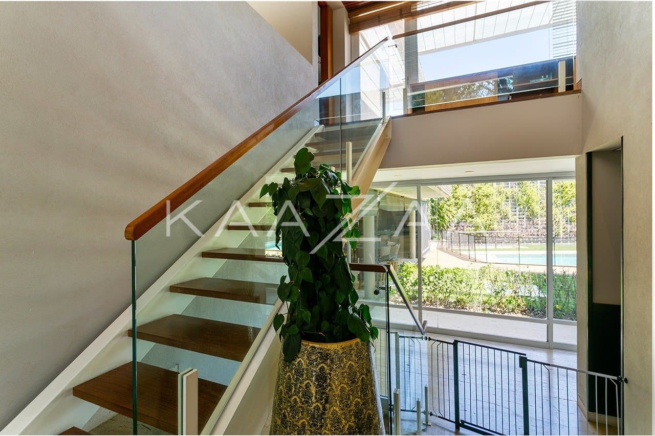 Casa com clima incrível, ótimo espaço de lazer e jardim ensolarado, no bairro Boaçava. - Foto 14