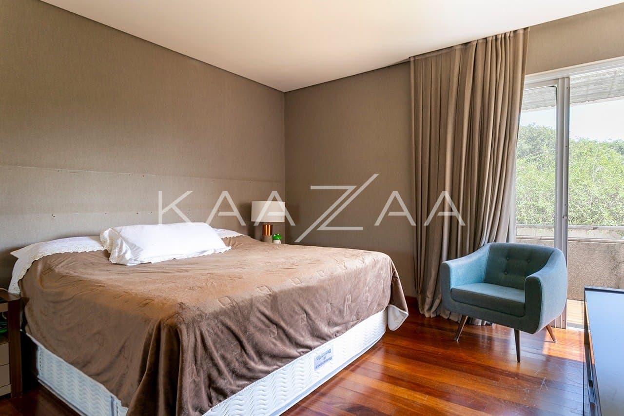 Casa com clima incrível, ótimo espaço de lazer e jardim ensolarado, no bairro Boaçava. - Foto 16