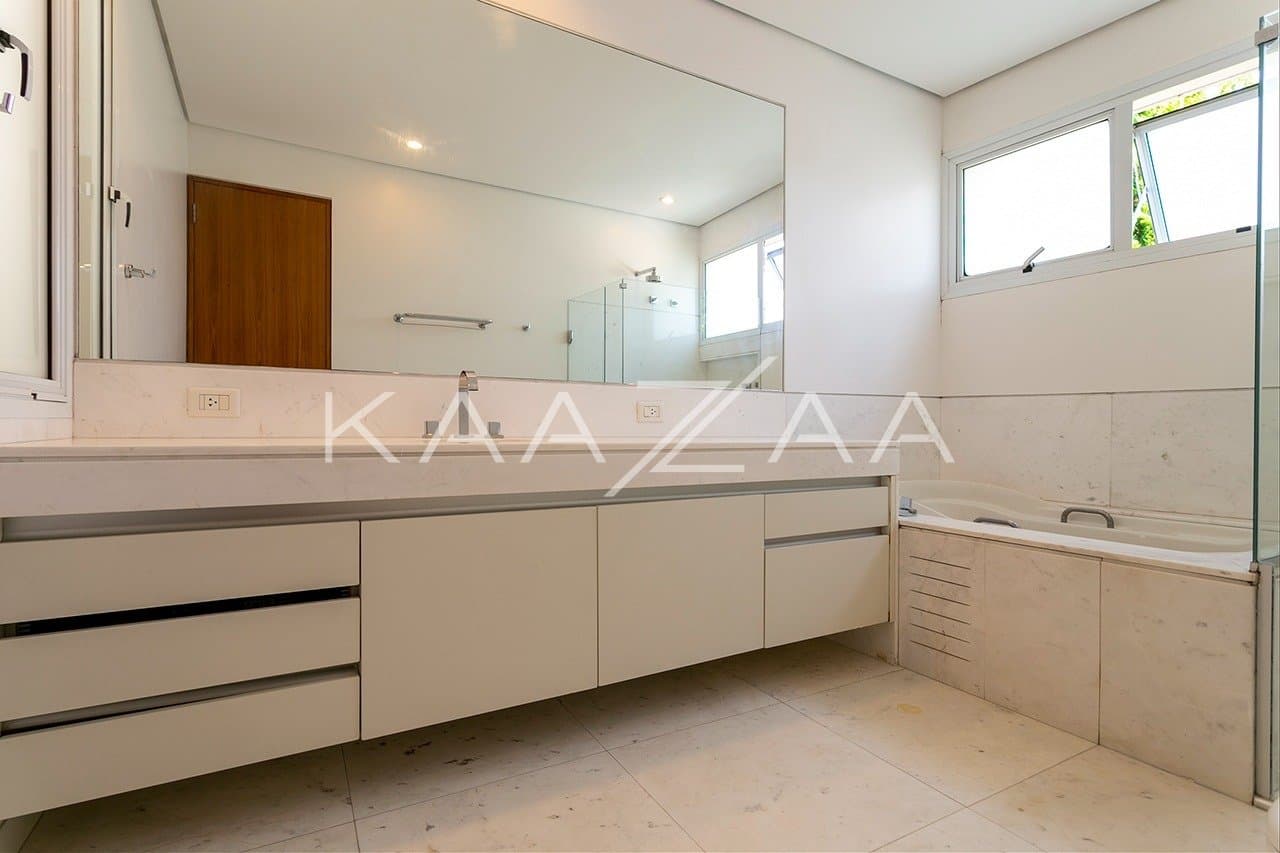 Casa com clima incrível, ótimo espaço de lazer e jardim ensolarado, no bairro Boaçava. - Foto 19