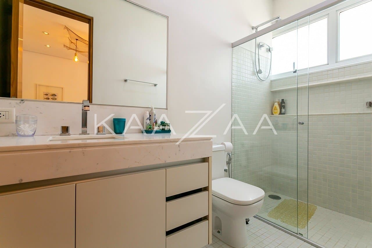 Casa com clima incrível, ótimo espaço de lazer e jardim ensolarado, no bairro Boaçava. - Foto 21