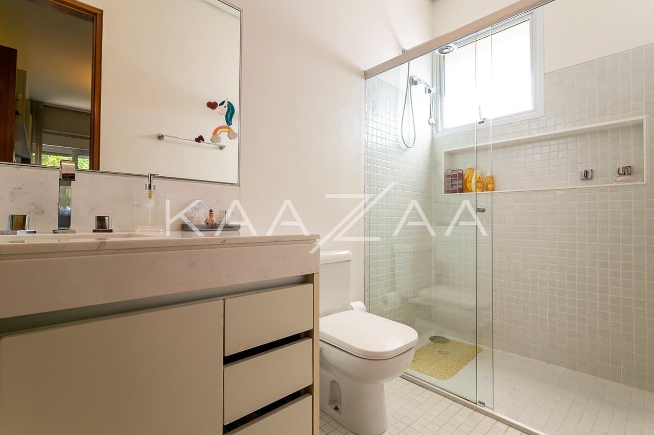 Casa com clima incrível, ótimo espaço de lazer e jardim ensolarado, no bairro Boaçava. - Foto 23