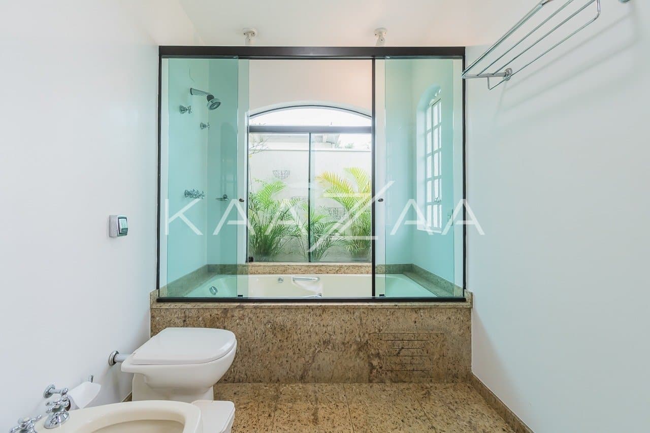 Casa com clima sossegado e muitos espaços para aproveitar, em Alto de Pinheiros. - Foto 12