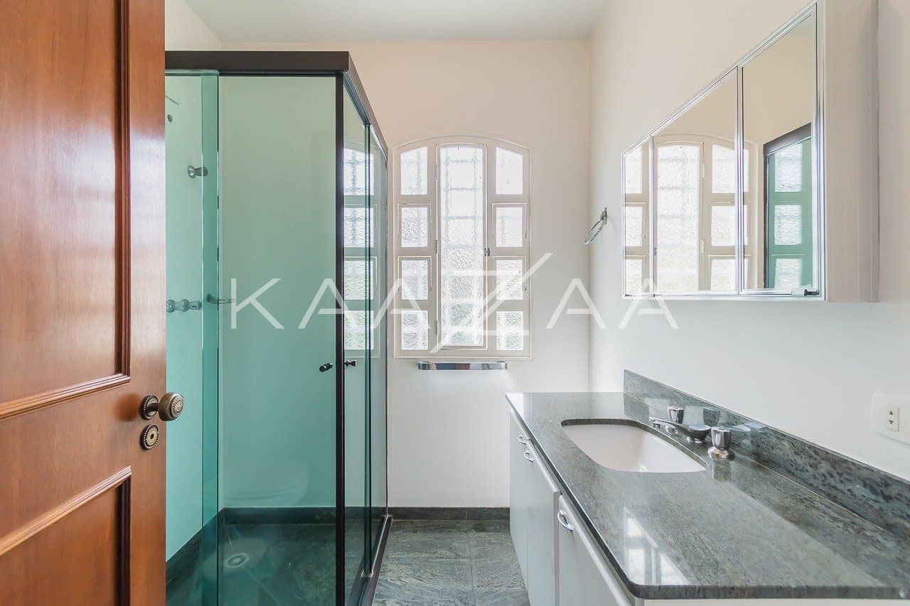 Casa com clima sossegado e muitos espaços para aproveitar, em Alto de Pinheiros. - Foto 19