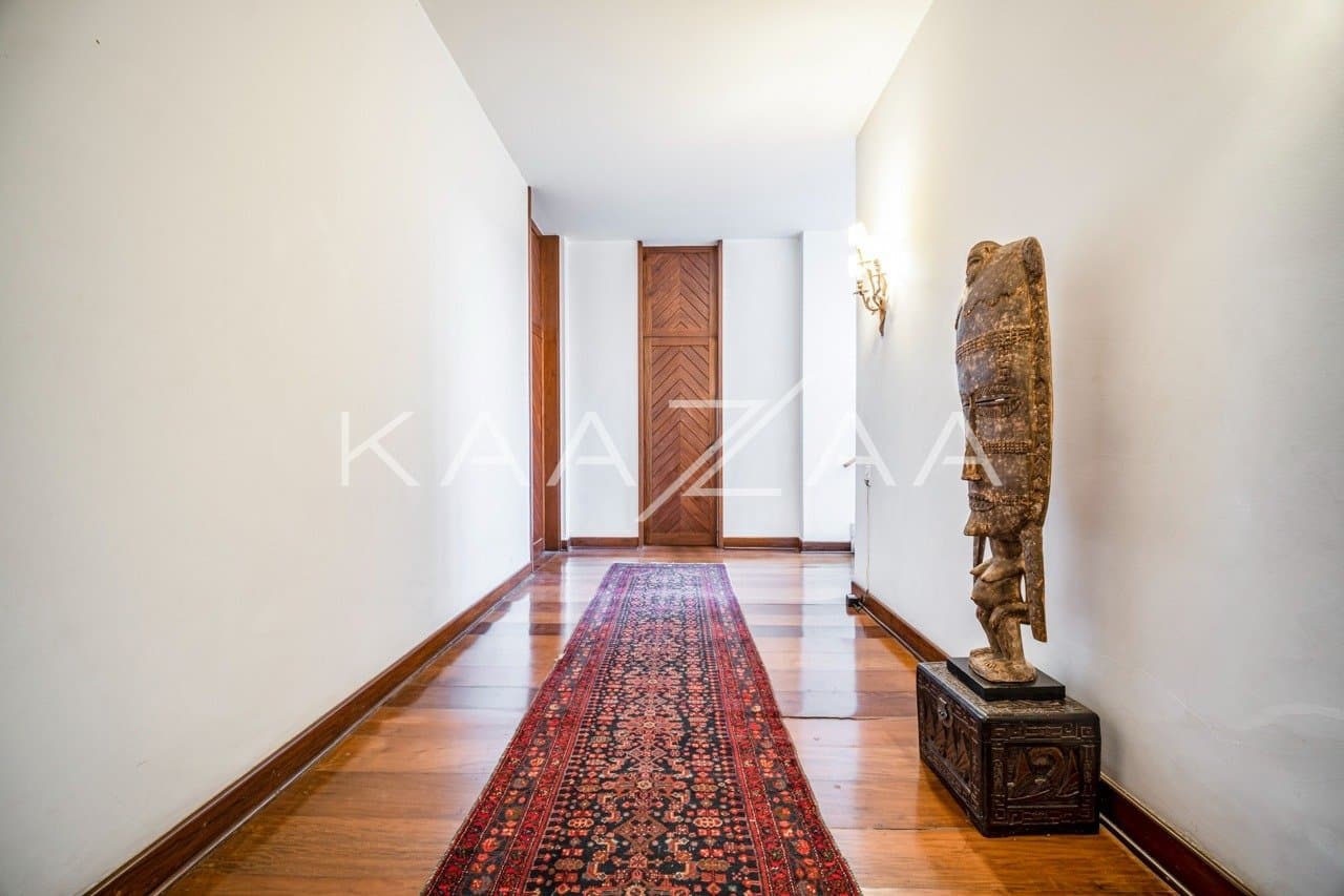 Excelente casa modernista, com lindo jardim em um amplo terreno no Jardim Europa. - Foto 18