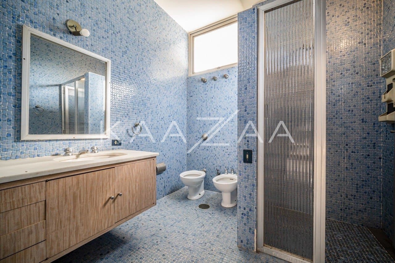 Excelente casa modernista, com lindo jardim em um amplo terreno no Jardim Europa. - Foto 23