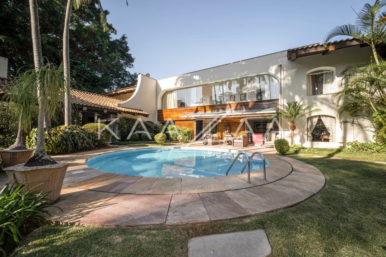 Terreno amplo, arquitetura diferenciada e localização estratégica. Casa em Cidade Jardim. - Foto 1