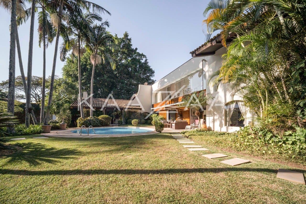 Terreno amplo, arquitetura diferenciada e localização estratégica. Casa em Cidade Jardim. - Foto 2