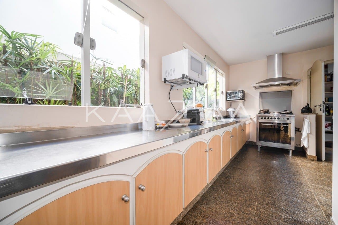 Terreno amplo, arquitetura diferenciada e localização estratégica. Casa em Cidade Jardim. - Foto 17