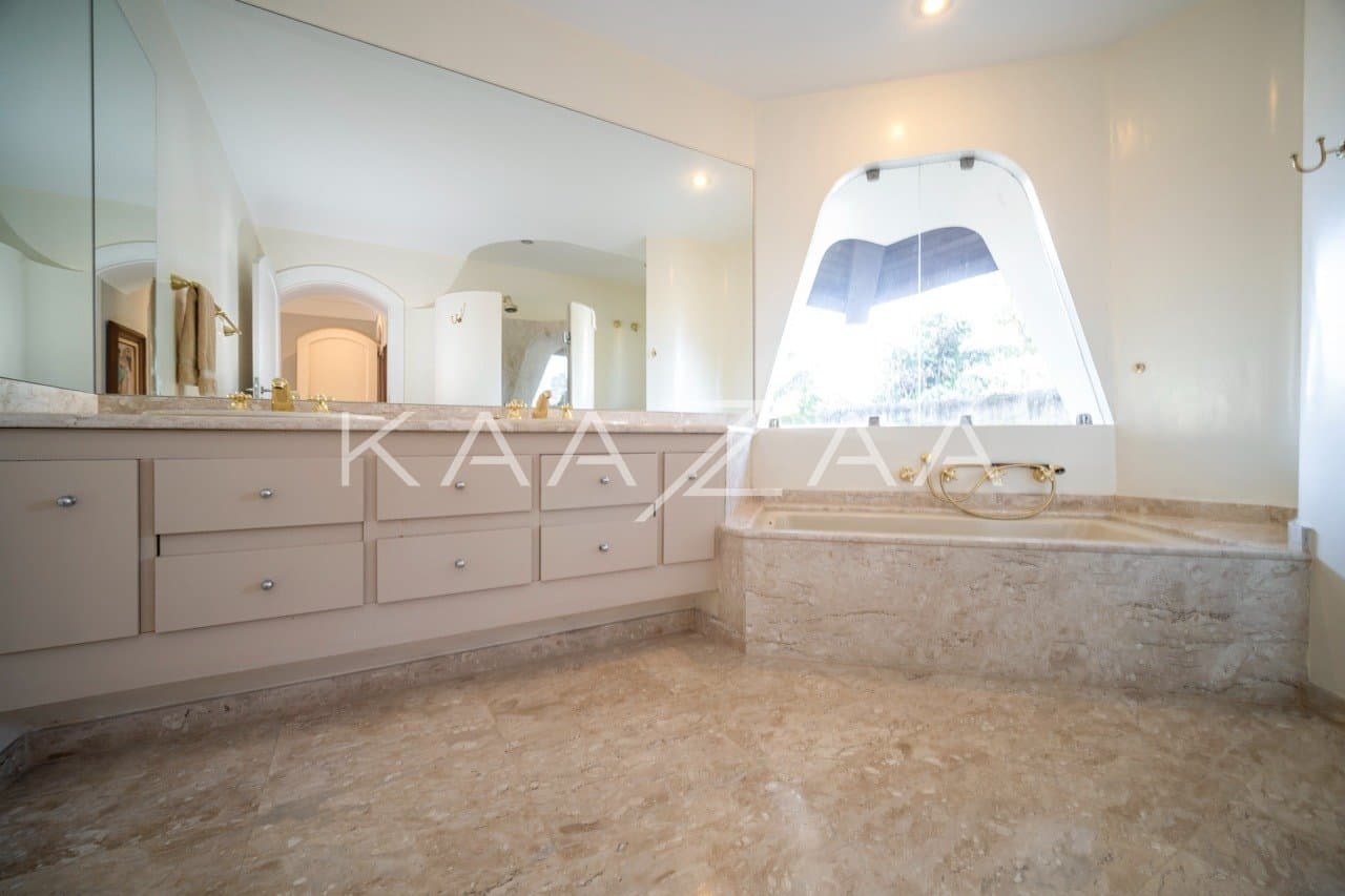 Terreno amplo, arquitetura diferenciada e localização estratégica. Casa em Cidade Jardim. - Foto 24